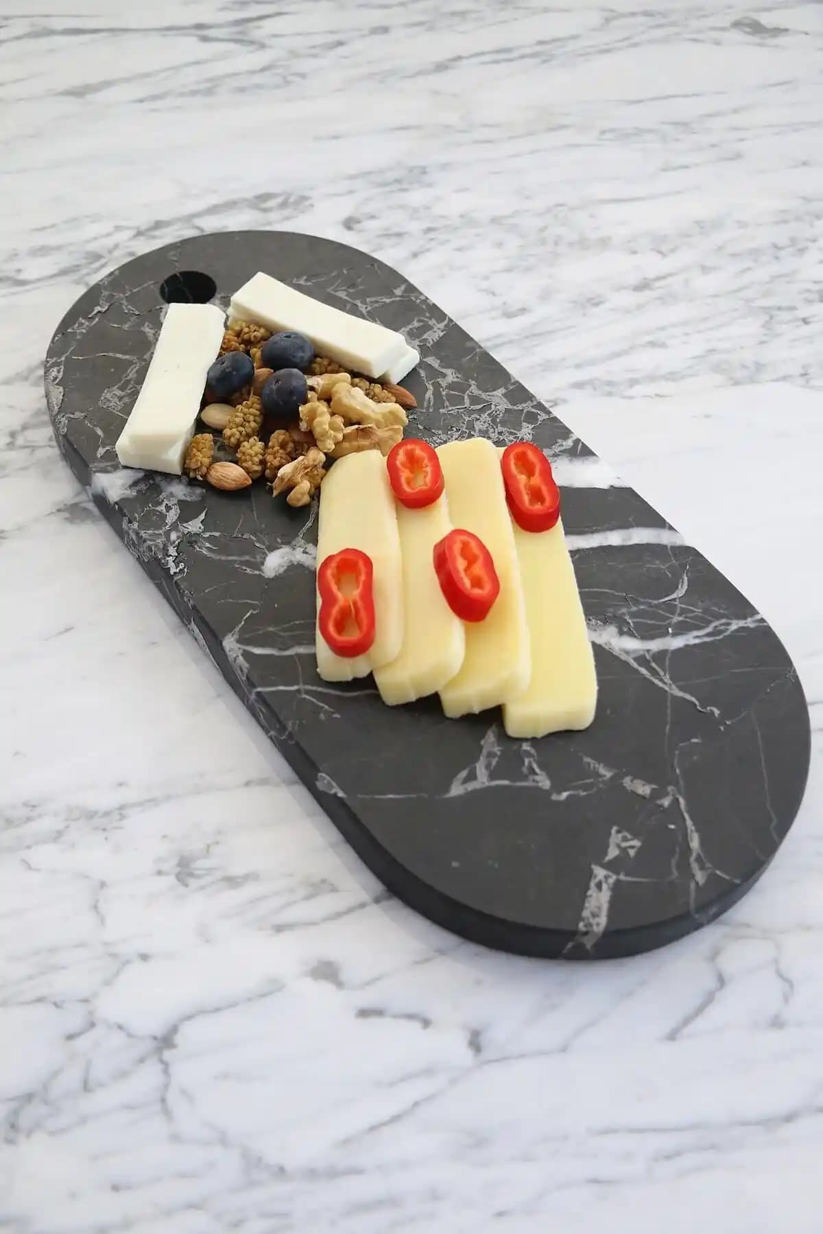 Mermer Peynir Tabağı Seçenekleri ve Kullanım İpuçlarıyla Sofralarınıza Zarafet Katın