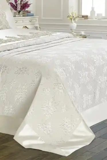 Minimalist ve Şık Sade Pike Modelleriyle Yatak Odalarınıza Huzur Katın