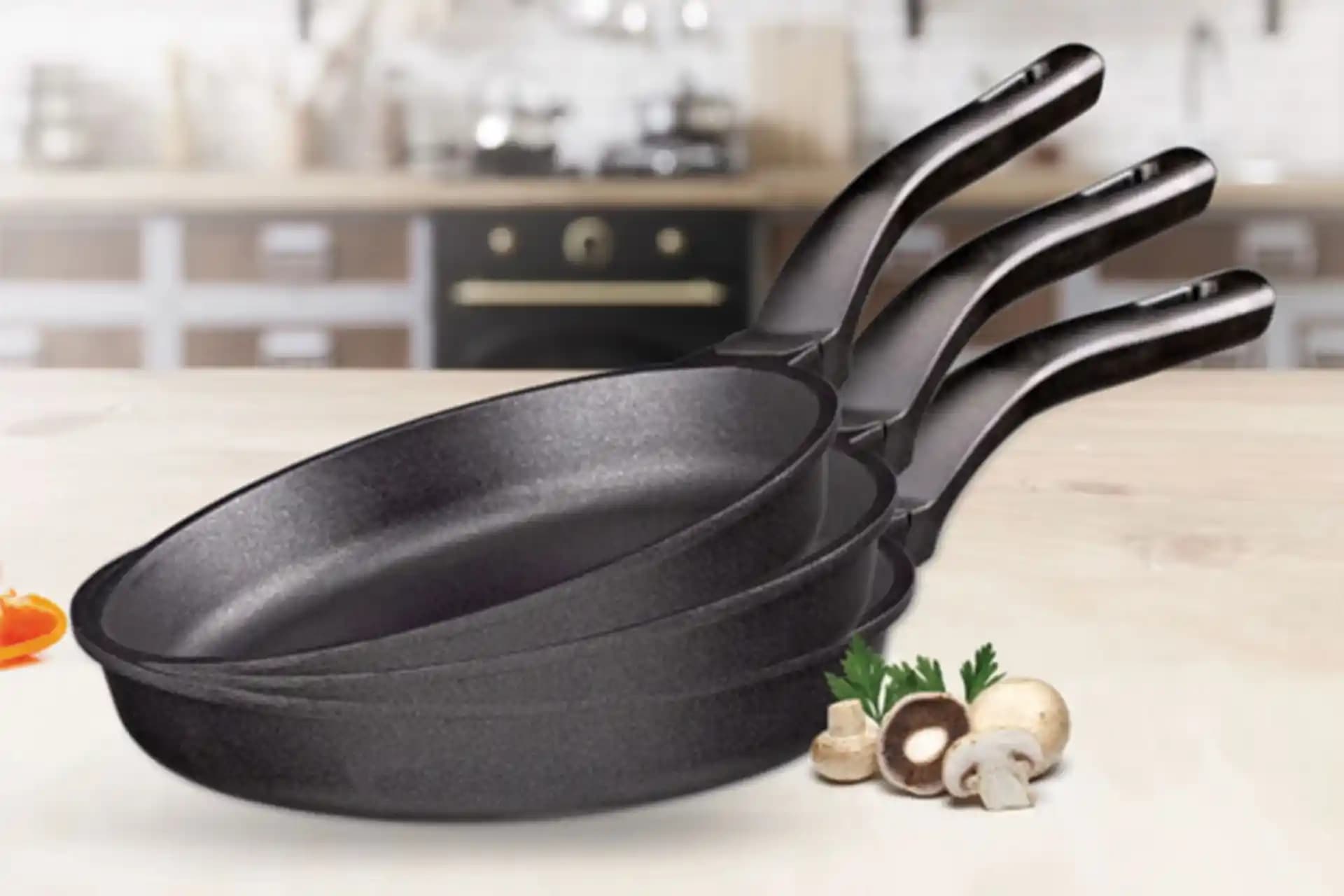 Modern Dekorasyonda Çok Amaçlı Üçlü Tavalar ile Şık ve Fonksiyonel Mutfaklar