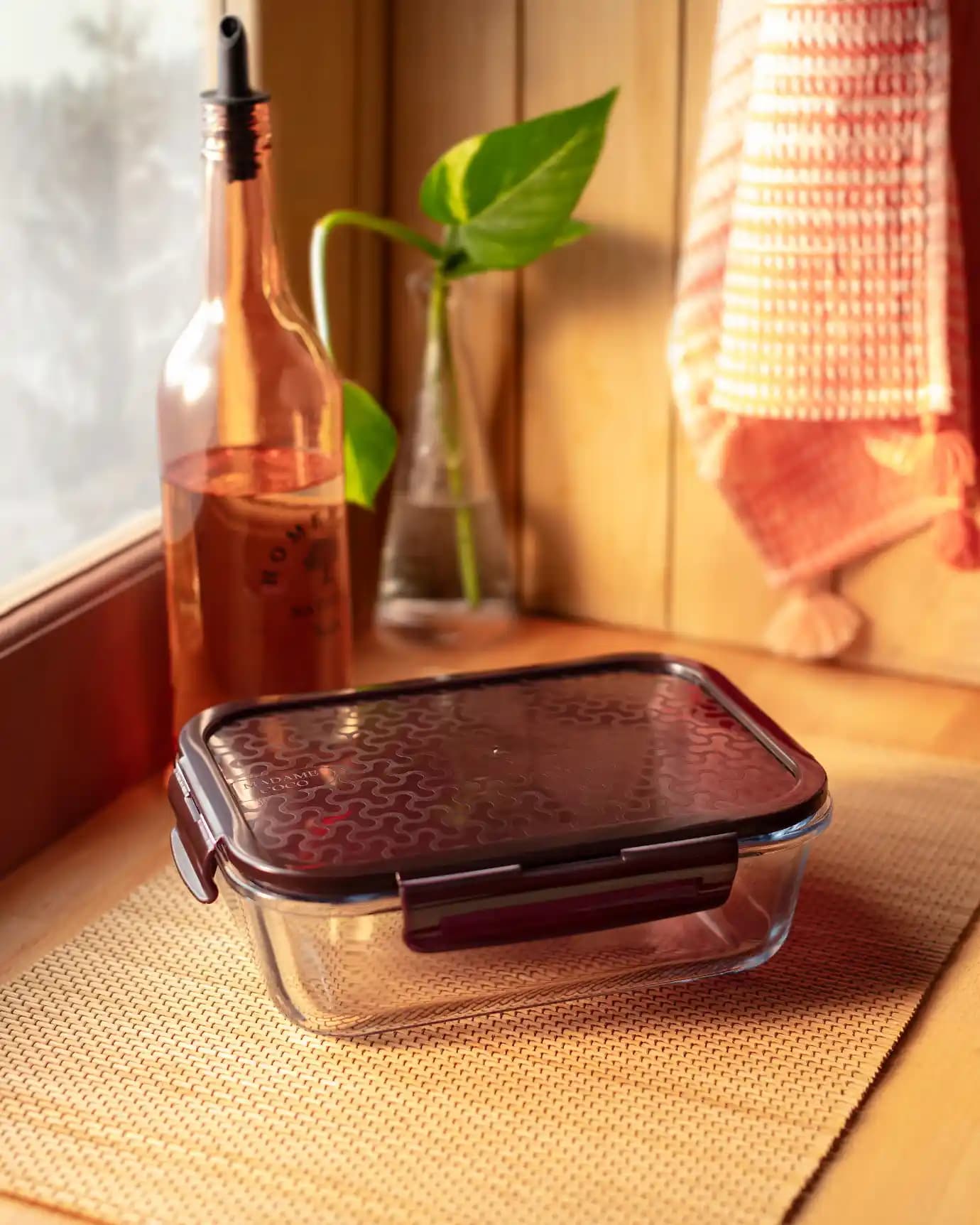 Modern Dekorasyonda Şıklık ve Fonksiyonellik Sunan Cam Yemek Saklama Kapları