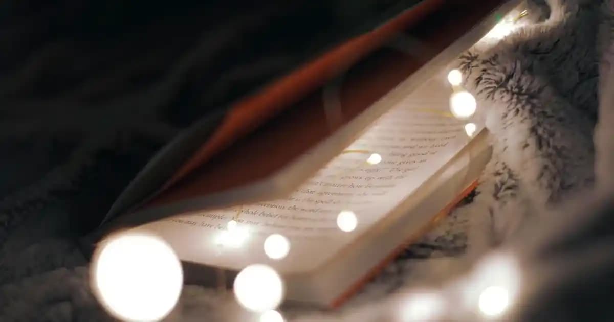 Nude Abiye Çanta: Zarafet ve Şıklığın Modern Detayları