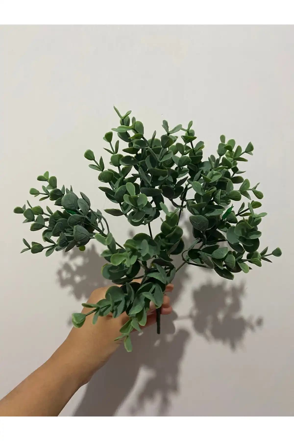 Okaliptüs Yapay Çiçekler: Modern Dekorasyonda Doğallık ve Estetik Çözüm