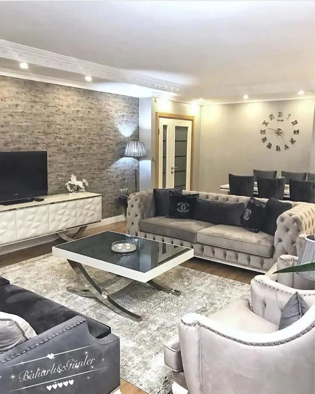 Oturma Odası Dekorasyonunda Güncel Trendler ve Pratik İpuçları