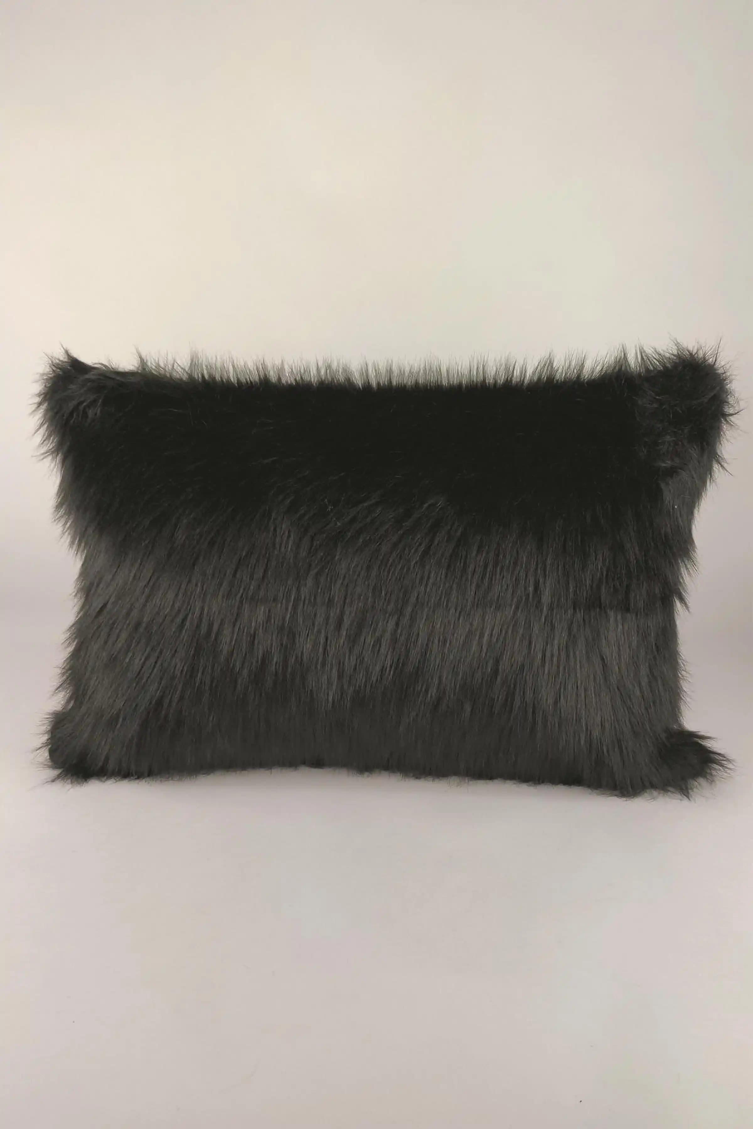 Peluş Kırlentler ile Ev Dekorasyonunda Konfor ve Şıklığın Birleşimi