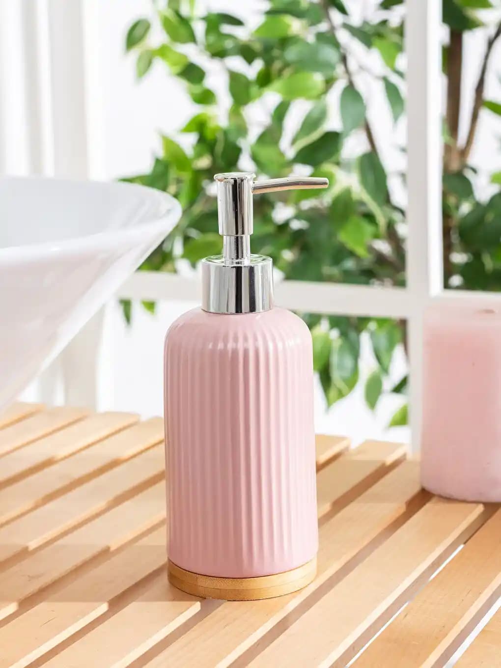 Pembe Sıvı Sabunluklar: Estetik ve Fonksiyonellik ile Dekorasyonun Şıklığı