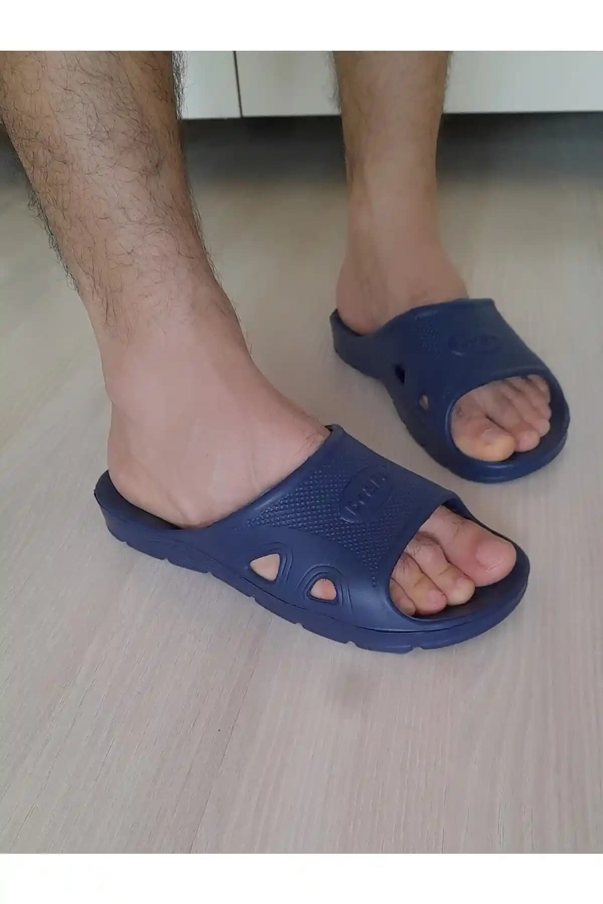 Plastik Banyo Terliği: Estetik ve Fonksiyonelliği Bir Arada Sunan Modern Çözümler