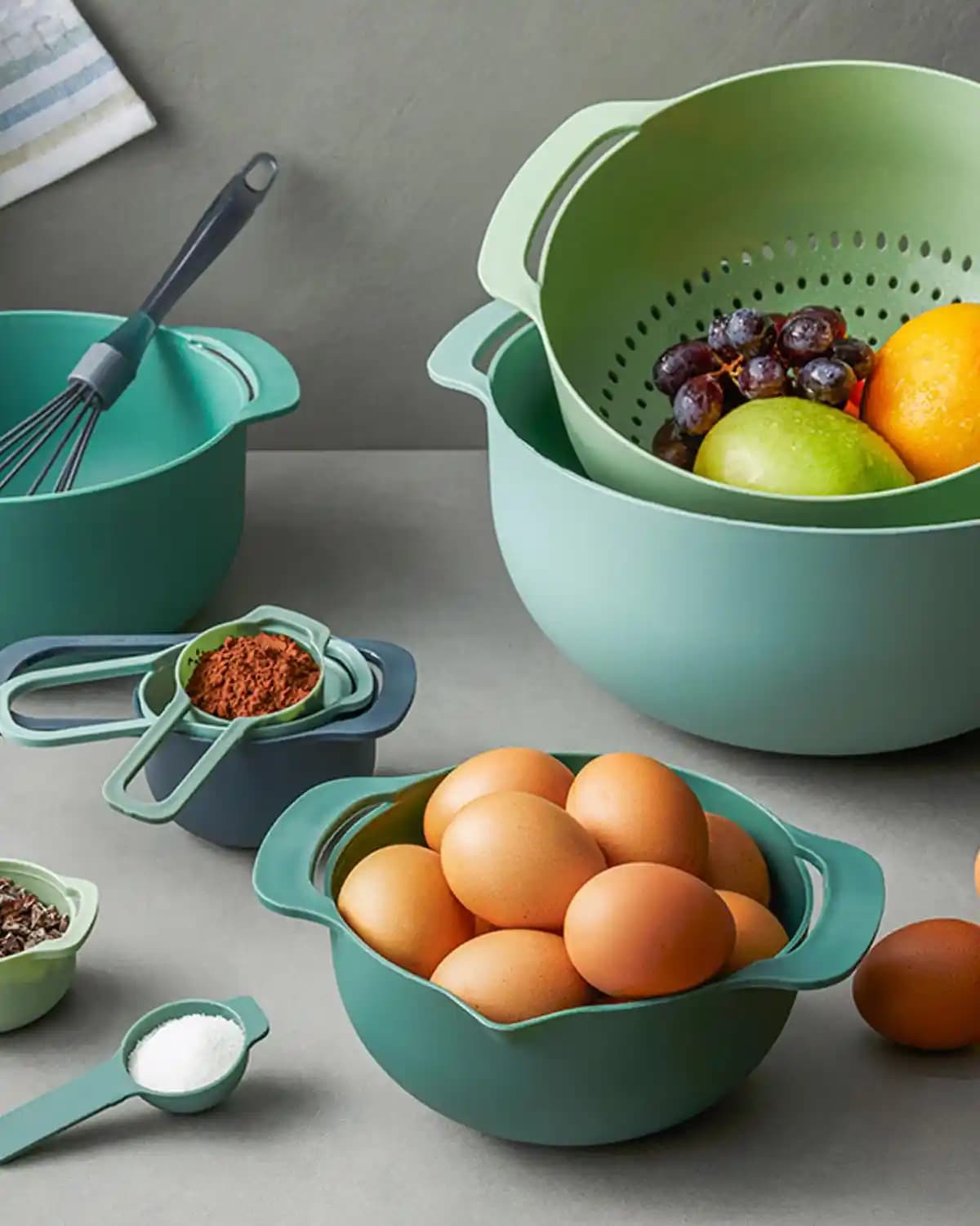 Plastik Kariştirma Kapları ile Dekorasyon ve Organizasyonda Çok Yönlü Çözümler