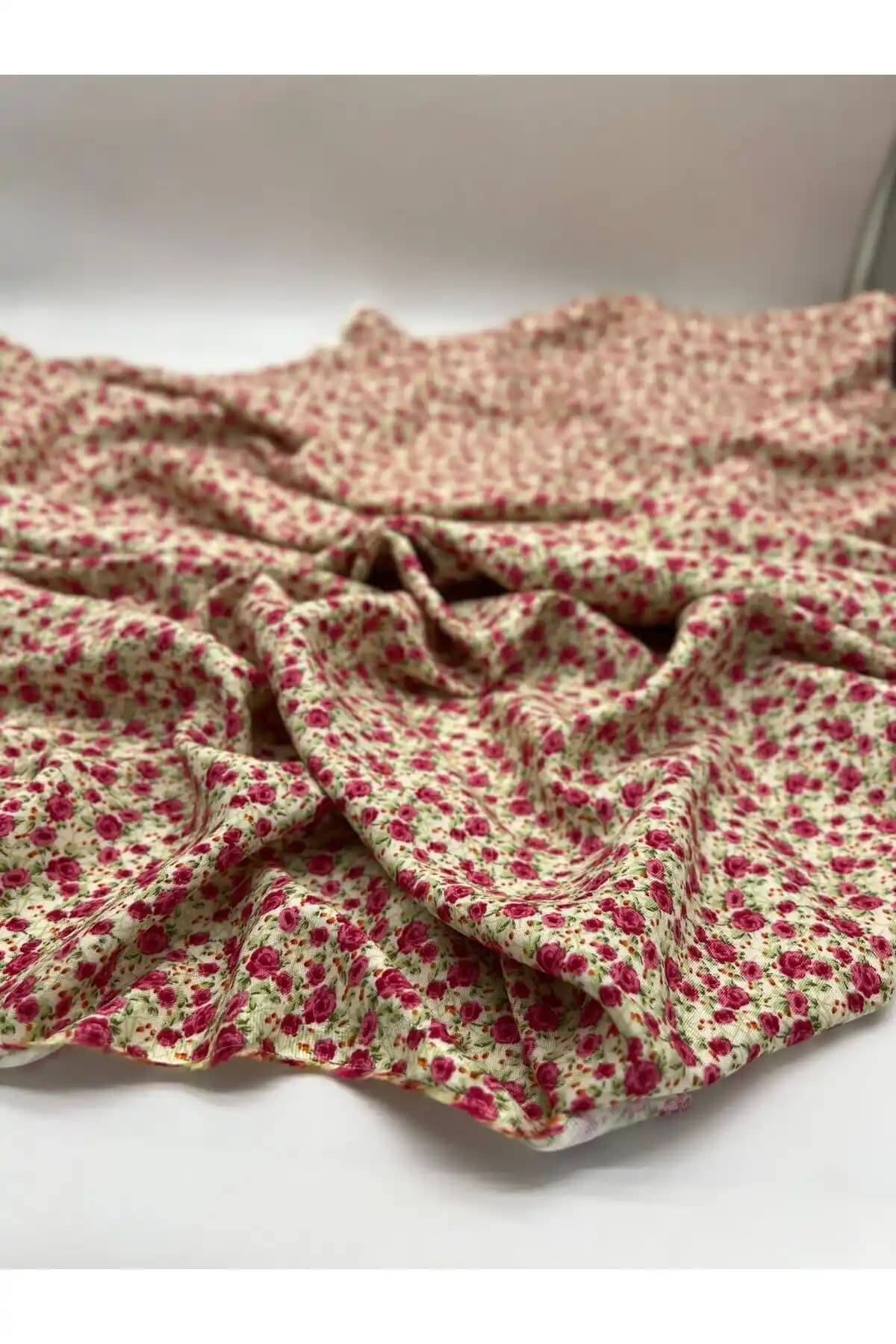 Polyester Viskon Kumaşın Dekorasyon ve Mobilyadaki Kullanım Avantajları