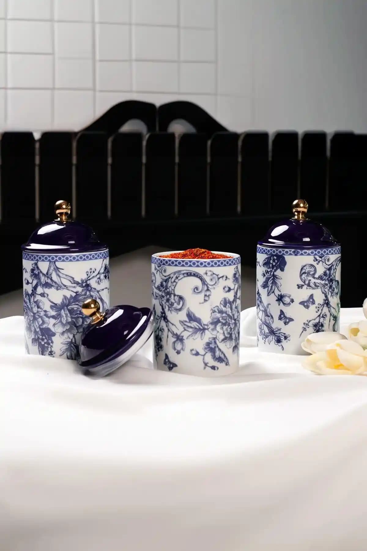 Porselen Baharat Takımı 3'lü ile Mutfak Dekorasyonunuzu Şık ve Fonksiyonel Hale Getirin