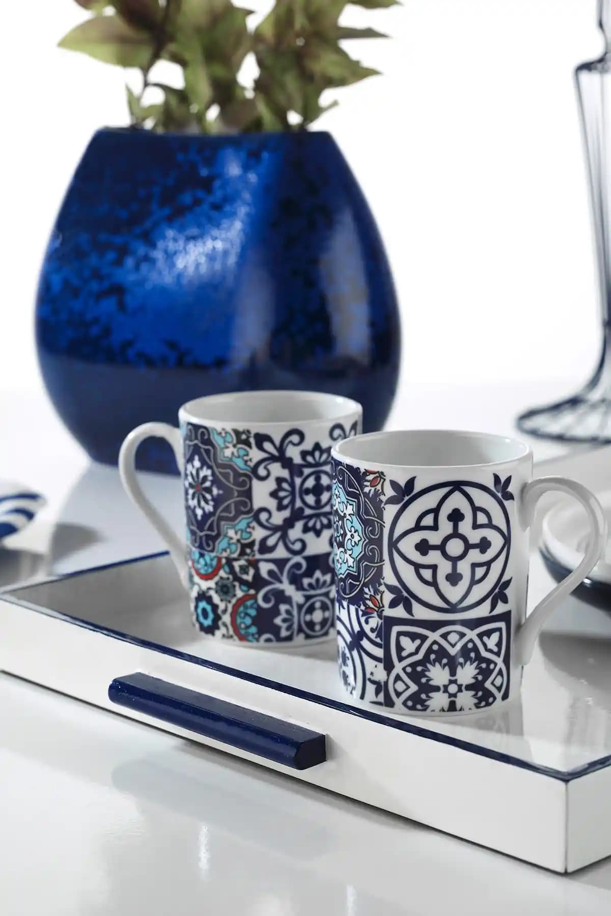 Porselen Bardaklar: Estetik ve İşlevselliği Bir Arada Sunan Modeller ve Dekorasyon İpuçları