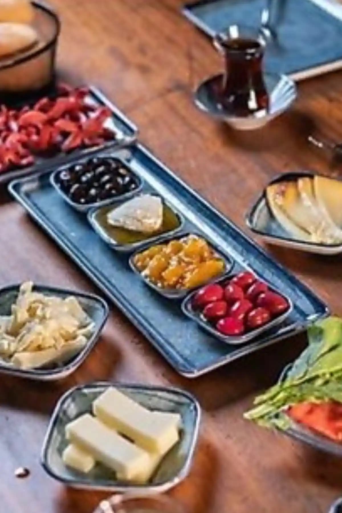 Porselen Peynir Sunum Tabağı Seçenekleri ile Sofralarınıza Zarafet Katın