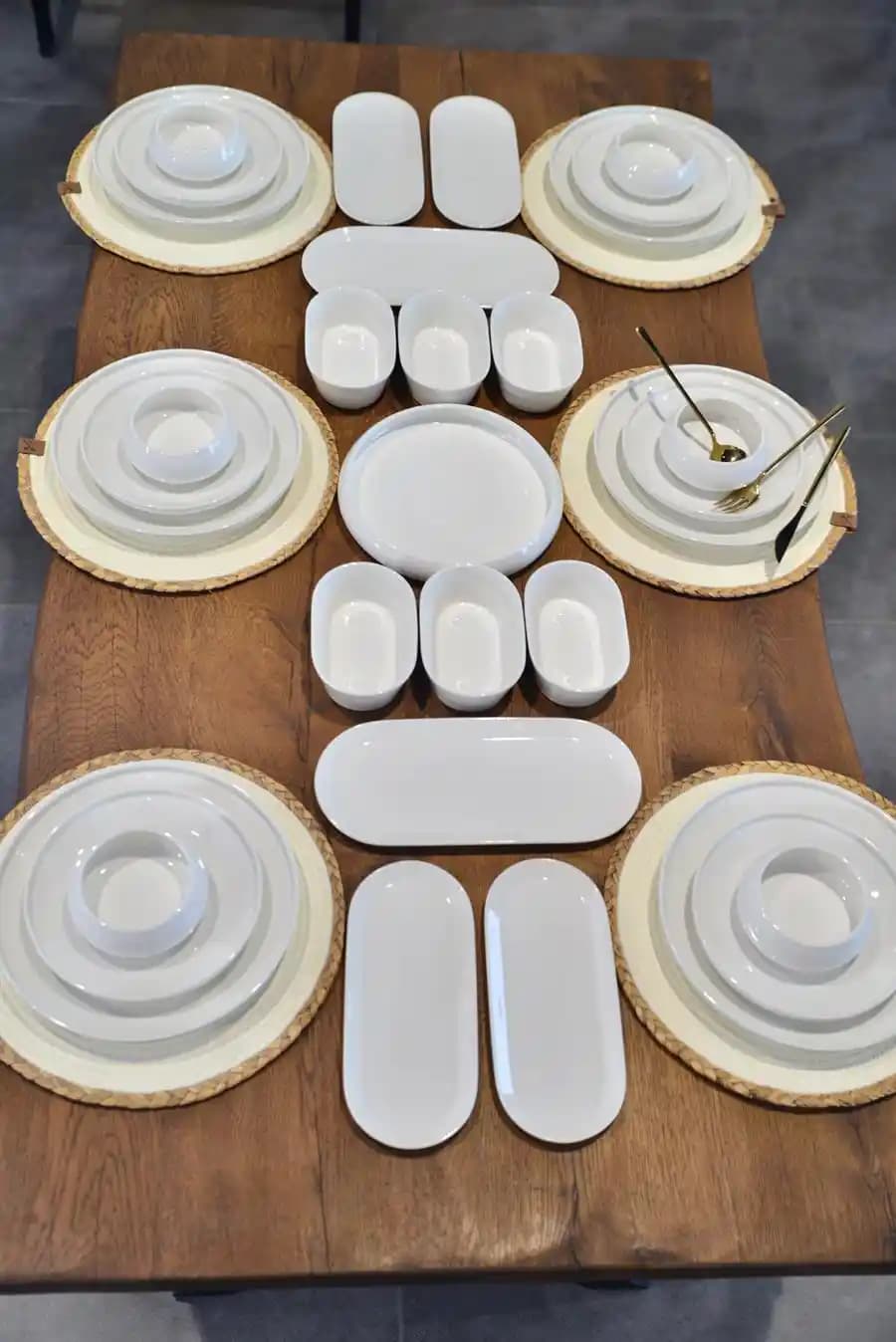 Porselen Setleri: Estetik ve İşlevselliğin Sembolleriyle Dekorasyonda Zarif Dokunuşlar