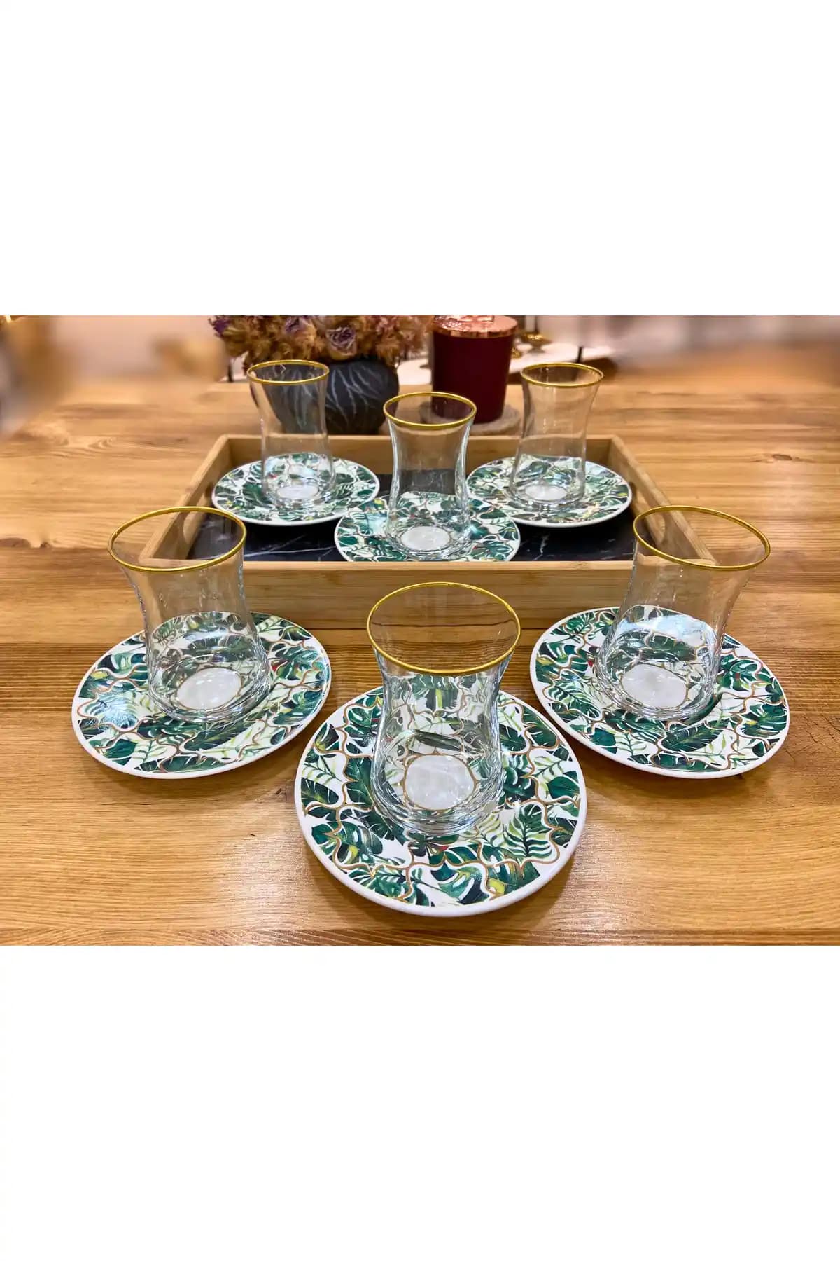 Porselen Tabaklı Çay Bardağı ile Şık ve Pratik Çay Sunumu Deneyimi