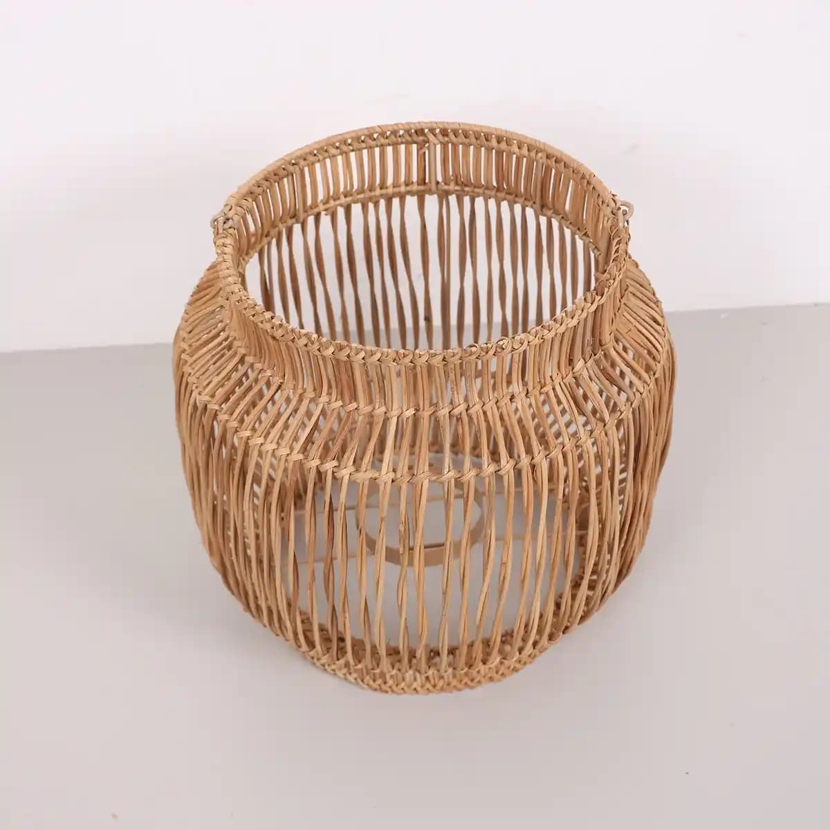 Rattan Mumluklar: Doğal Şıklık ve İşlevselliğin Modern Dekorasyondaki Yeri