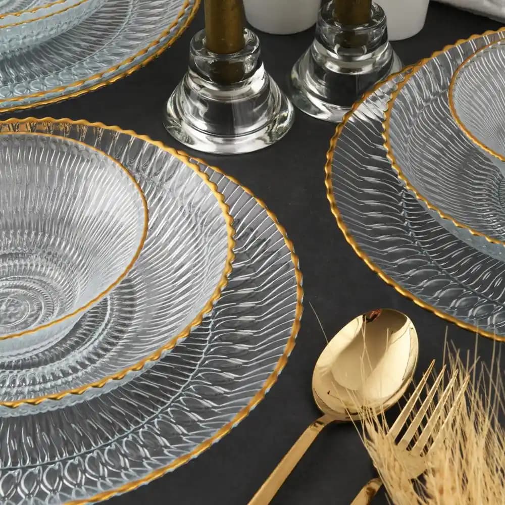 Renkli Cam Yemek Takımlarıyla Modern ve Şık Mutfak Dekorasyonları