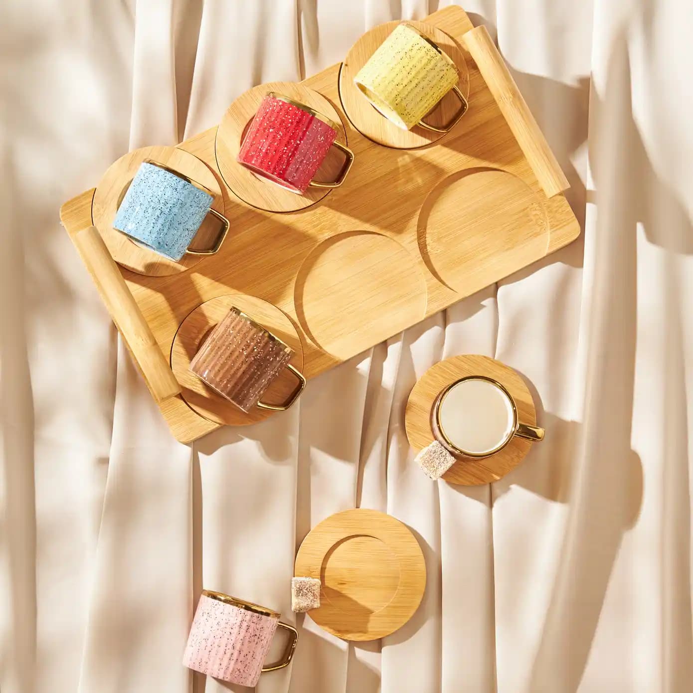 Renkli Karaca Fincan Takımlarıyla Mutfak Dekorasyonunu Canlandırın ve Şıklık Katın