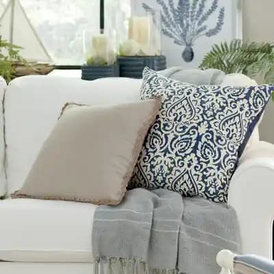 Salon Dekorasyonunda Kırlent Modelleriyle Şıklık ve Konforu Bir Arada Sağlama