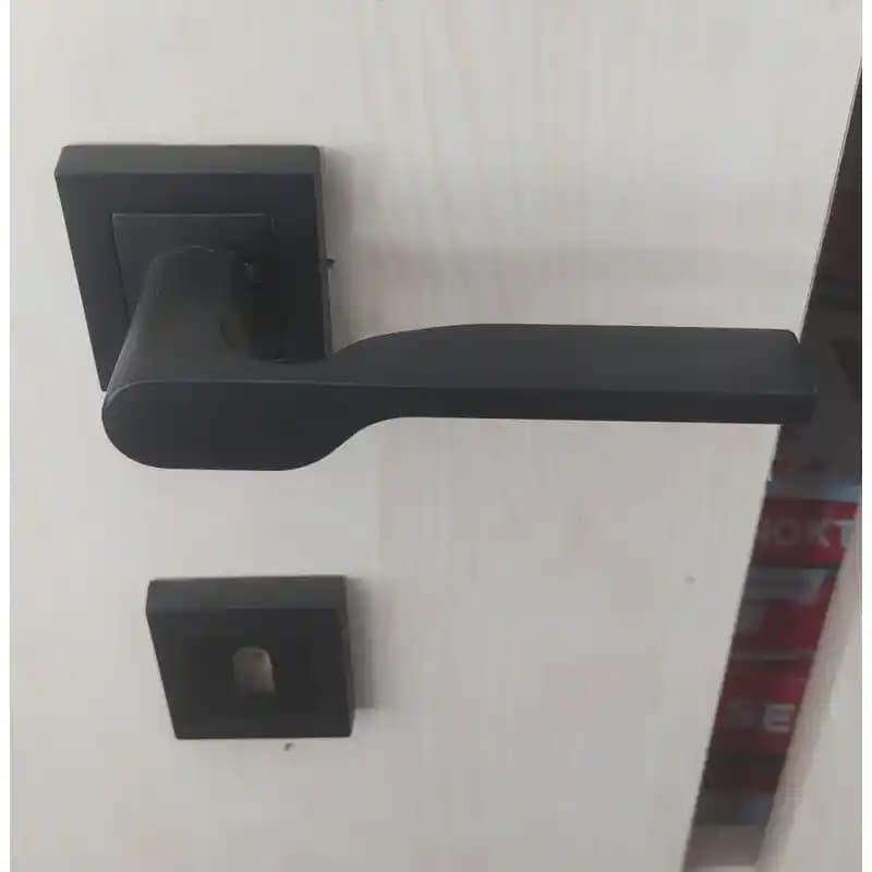 Siyah Kapı Kulpuyla Modern ve Şık Dekorasyon Çözümleri