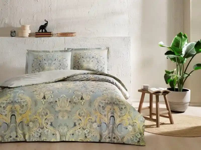 Taç Saten Çift Kişilik Nevresim Takımı: Şıklık ve Konforun Modern Buluşması