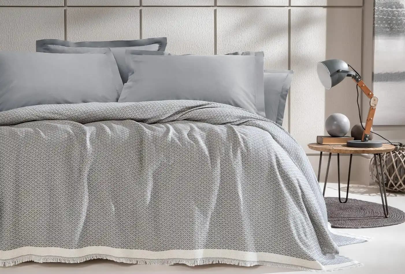 Tek Kişilik Gri Pike ile Modern ve Şık Yatak Odası Dekorasyonu Rehberi