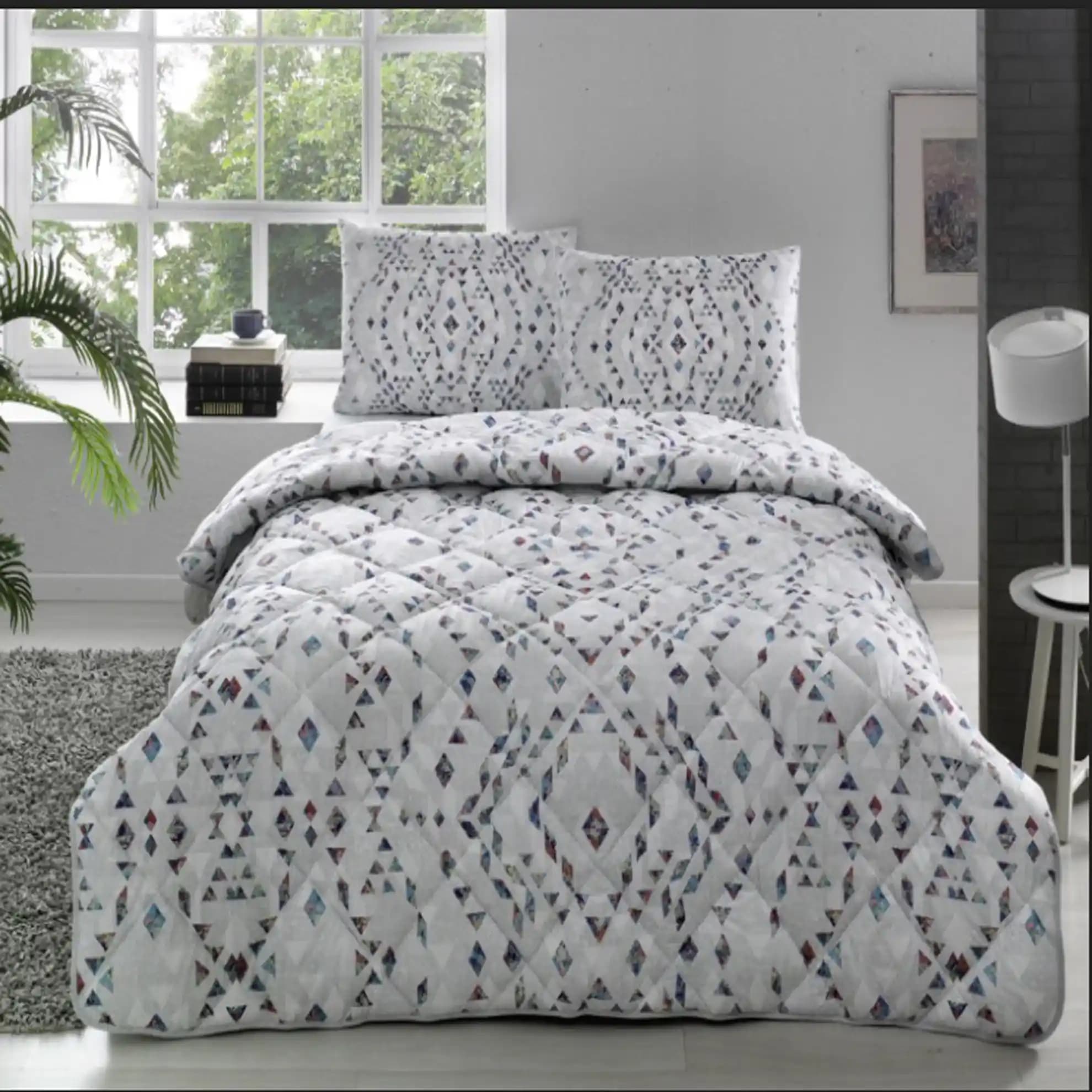 Tek Kişilik Yorgan Setleri: Yatak Odası Dekorasyonunda Konfor ve Estetik Çözümler