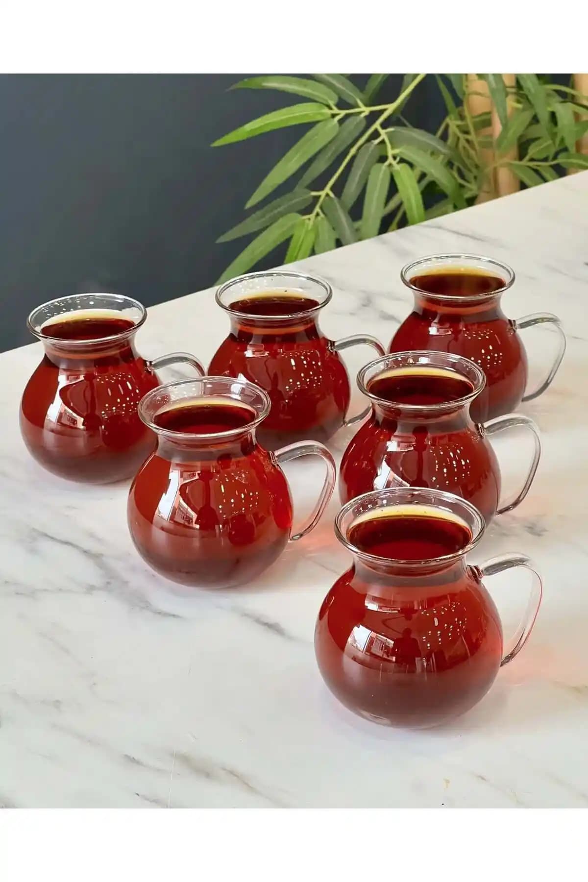 Tombul Bardaklar ile Ev Dekorasyonunda Şıklık ve Fonksiyonellik Artırma