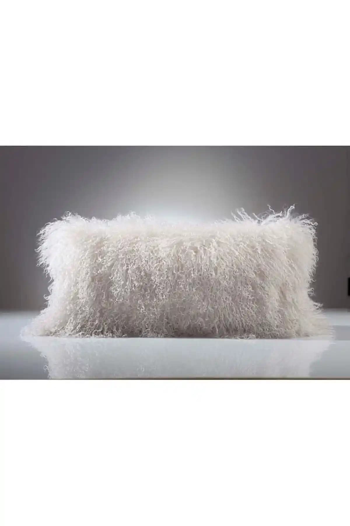 Tüylü Kırlentlerle Dekorasyonunuzu Yenileyin ve Mekanlara Şıklık Katın