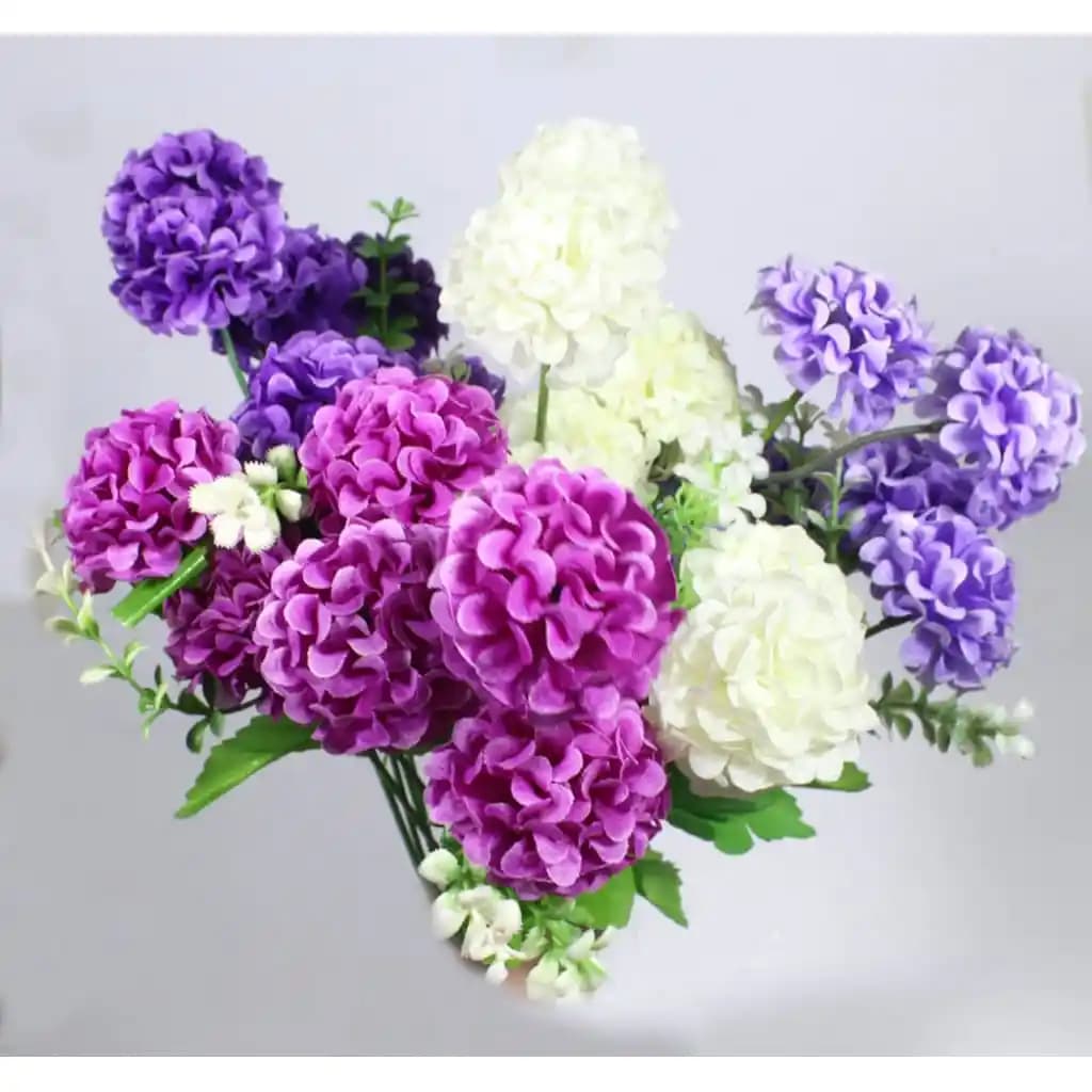 Yapay Ortanca Çiçeği Dekorasyonda Zarafetin Simgesi ve Kullanım Alanları