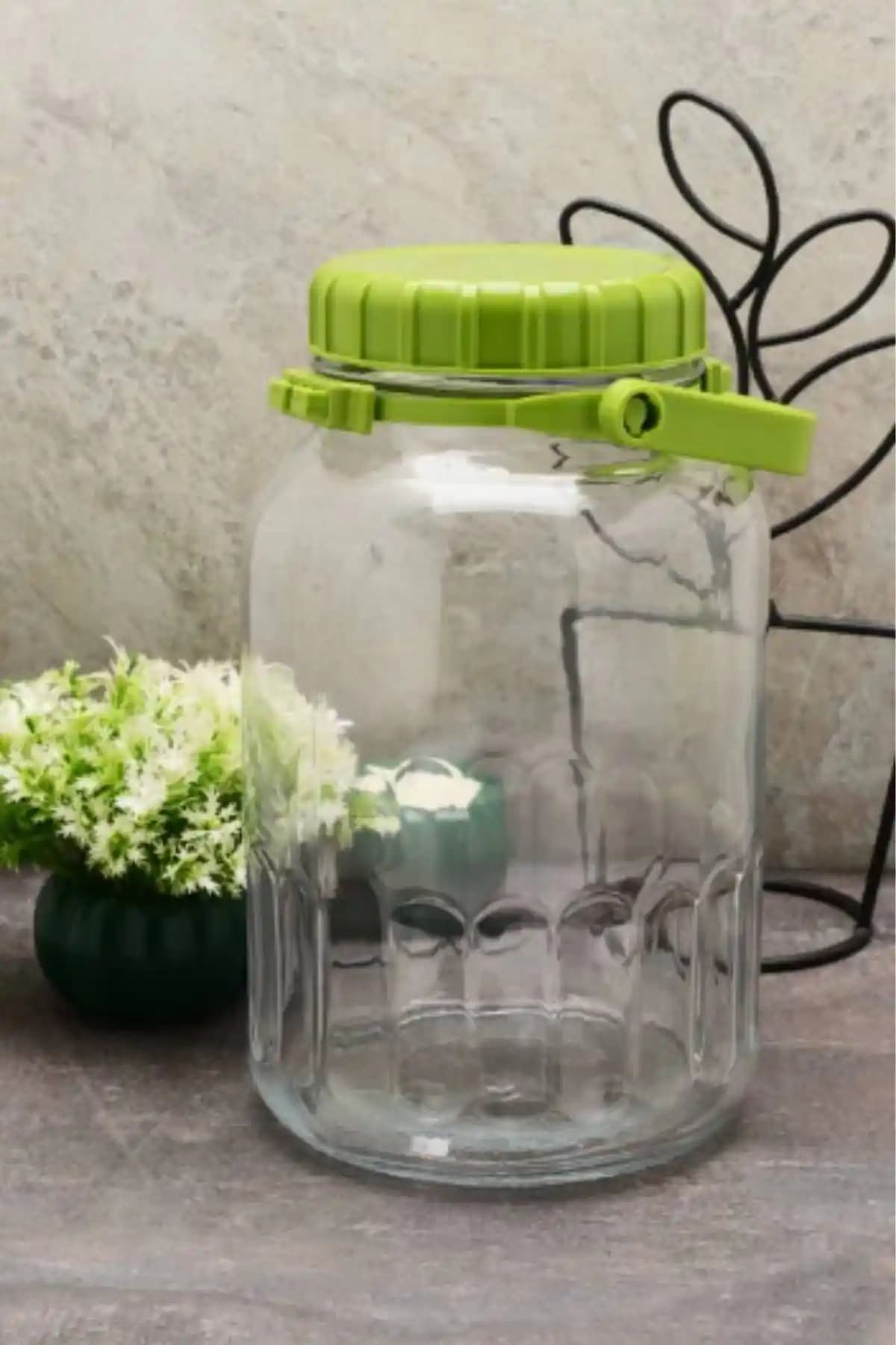 Yeşil Cam Kavanozlar ile Ev Dekorasyonunda Şıklık ve Fonksiyonellik