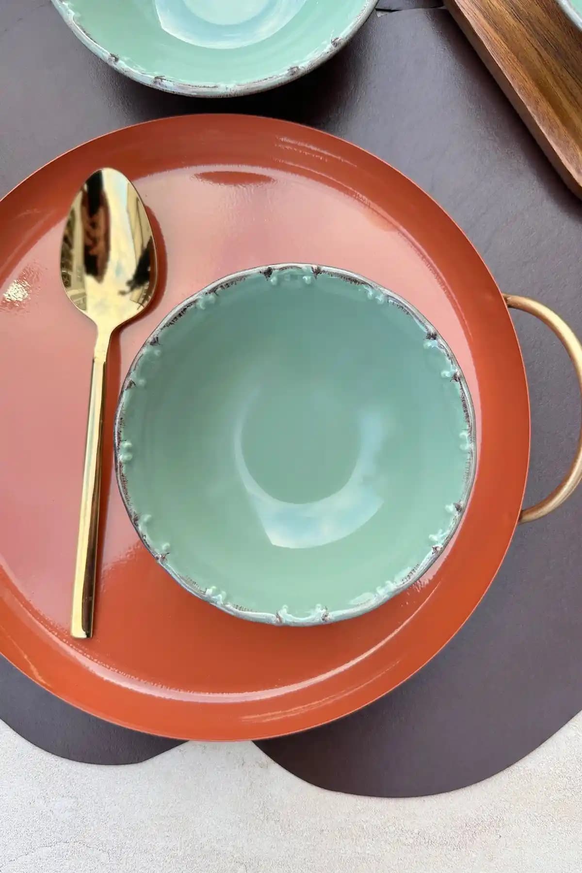 Yeşil Çorba Kasesi Dekorasyonda Doğal ve Şık Bir Dokunuş Sağlar