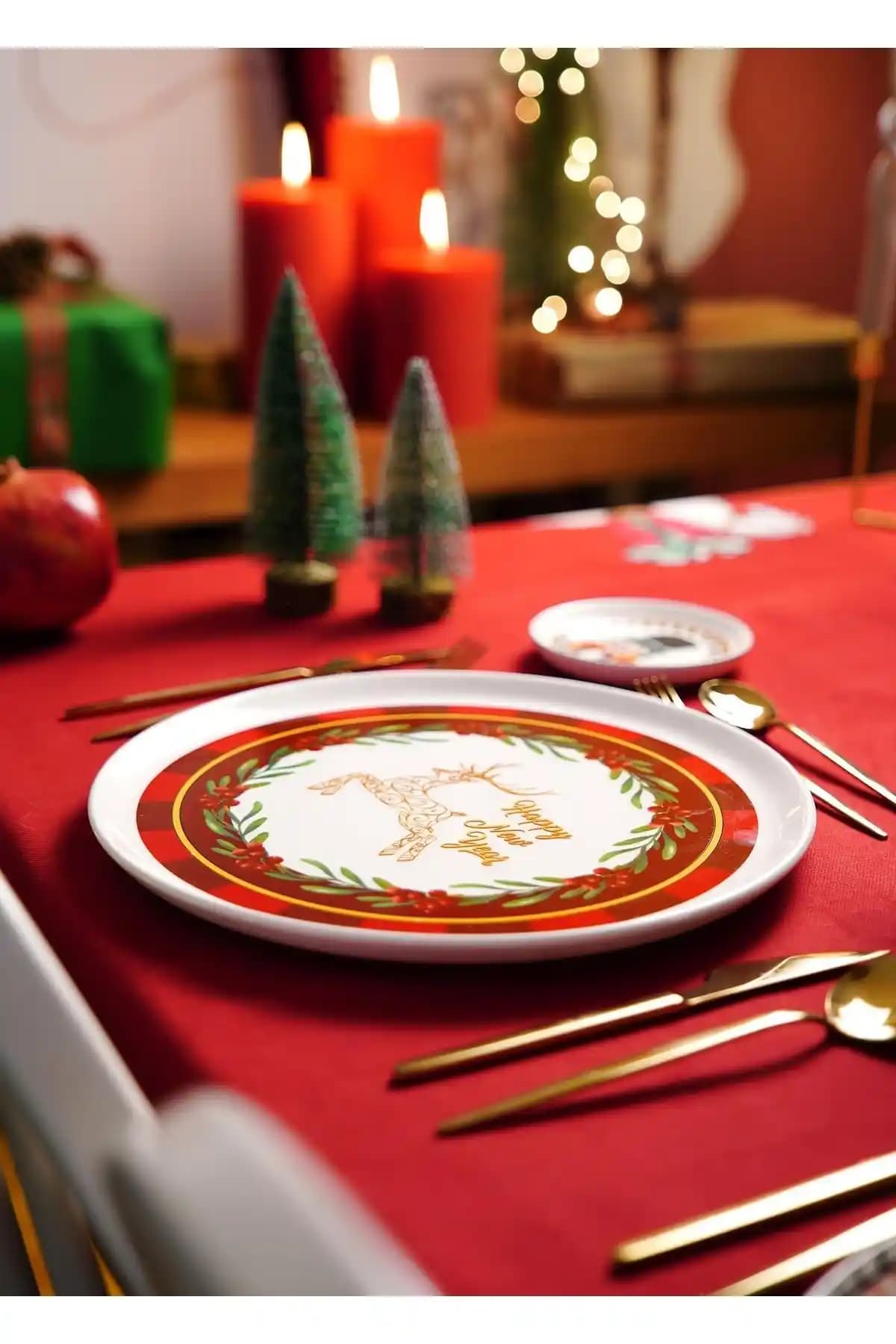 Yılbaşı sofralarını şık ve temalı servis tabaklarıyla güzelleştirme rehberi