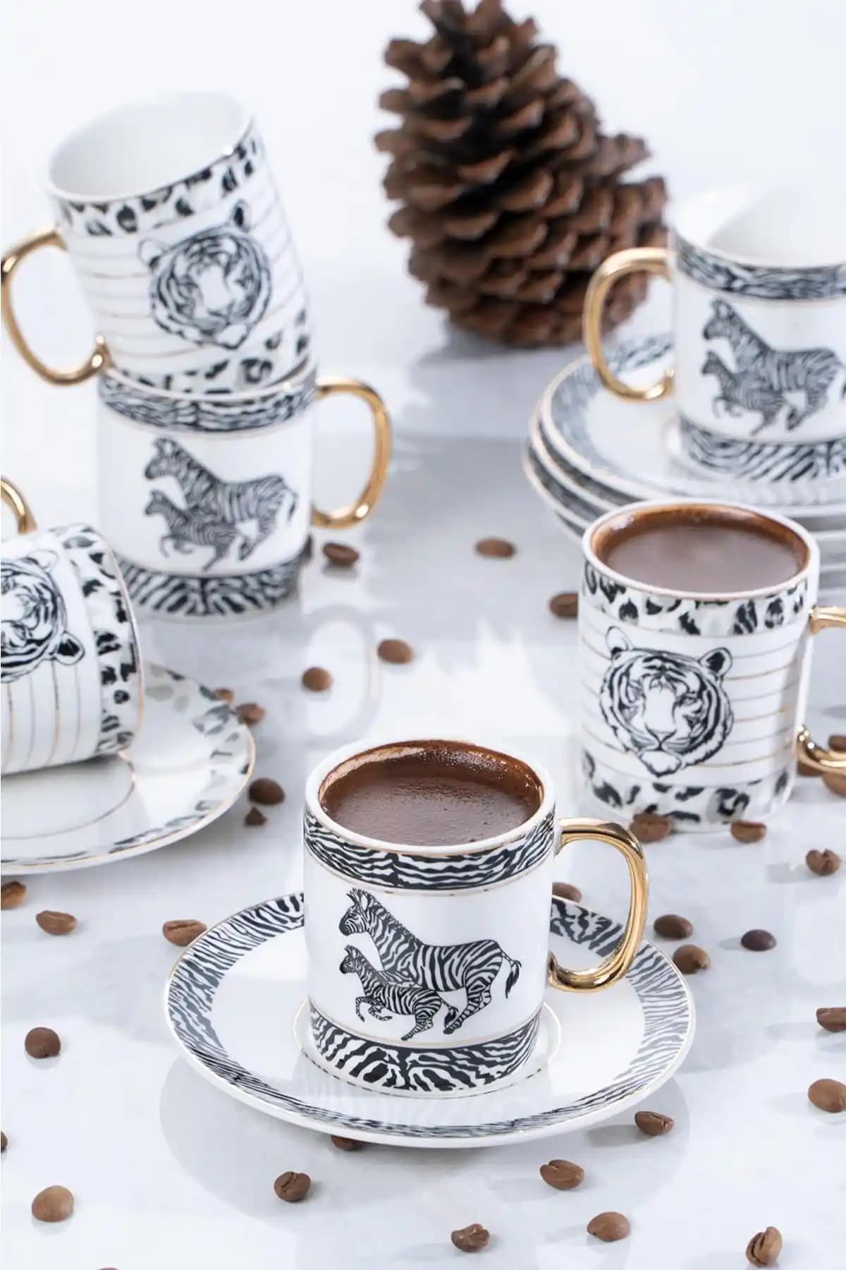 Zebra Desenli Fincan Takımı ile Modern ve Şık Mutfak Dekorasyonu Sağlayın