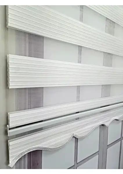 BBB Geniş Pliseli Renk Geçişli ve Sert Plastik Kasalı Zebra Stor Perde Karşılaştırması 2