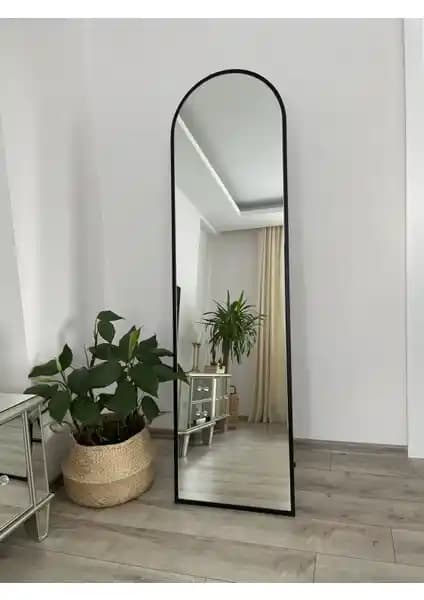 Effe Yapı Dekor Siyah Metal Çerçeveli Ayna ile Enc Home Metal Boy Aynasının Karşılaştırması