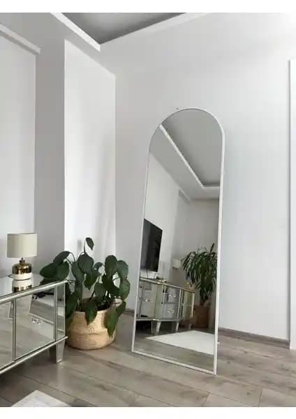 Effe Yapı Dekor ve Enc Home Ayaklı Metal Boy Aynası Karşılaştırması