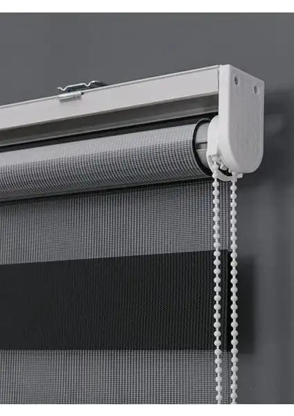 Ekru Geniş Pliseli Zebra Stor Perde ve Siyah Zebra Stor Perde Karşılaştırması 2