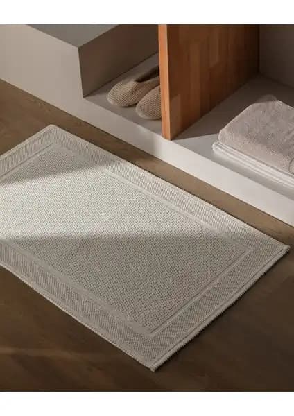 English Home ve Madame Coco Banyo Paspası Karşılaştırması: Hangi Ürün Sizin İçin Uygun 2