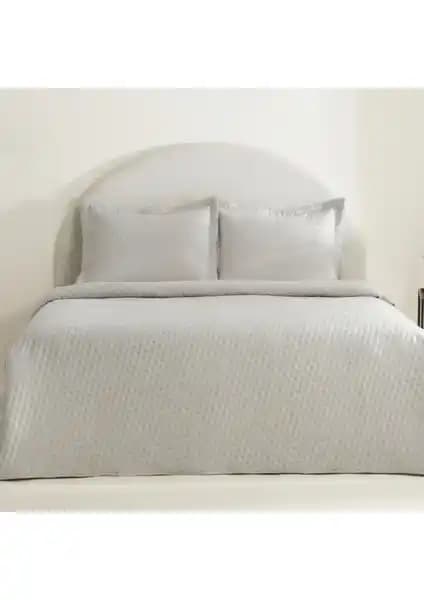 Karaca Home Breeze Soft ve Yataş Dazel Çift Kişilik Yatak Örtüsü Setleri Karşılaştırması
