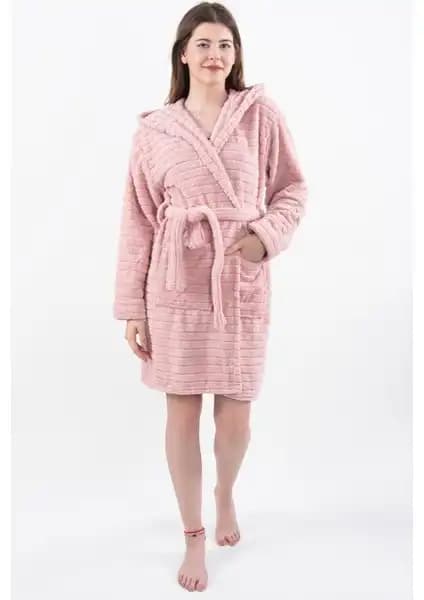 MaisonArt Comfy ve Zeynep Tekstil Penguen Nakışlı Bornoz Karşılaştırması 1