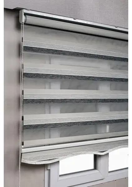 Perde Seçiminde Karşılaştırma: Beyaz ve Siyah-Gri Zebra Stor Perdeler 2