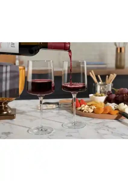 Madame Coco Musette 4'lü Şarap Kadehi Seti Zarif ve Dayanıklı Cam Tasarımıyla Öne Çıkar