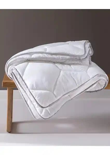 Madame Coco Faust King Size Yorgan ile Yataş Macaron Çift Kişilik Yorgan Karşılaştırması: Ölçülerden Dolgu ve Bakım