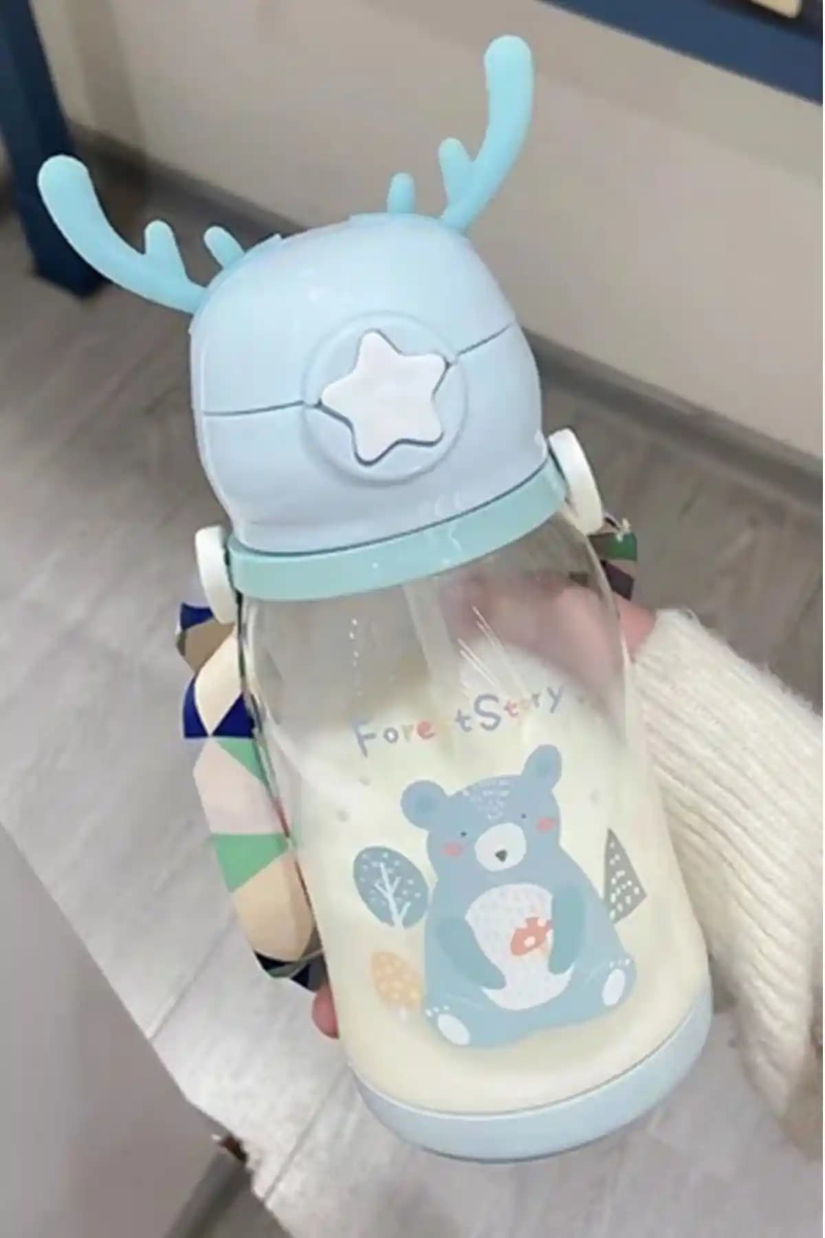 İndirimKap Geyikli Çocuk Suluğu: BPA İçermeyen 0,5 L Kapasite, Damlatmaz Kapak ve Taşıma Kolaylığı