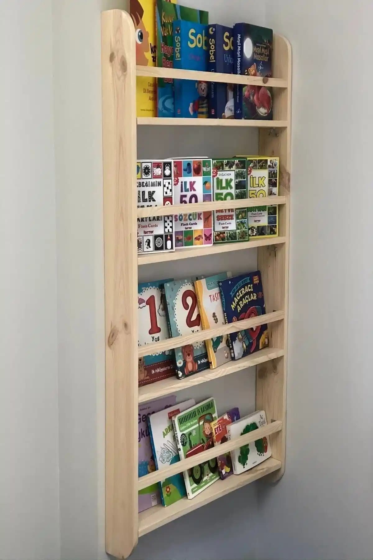 Karaköse Ahşap Montessori Kitaplık: Doğal Malzeme, Çocuk Odasına Uygun Fonksiyonel