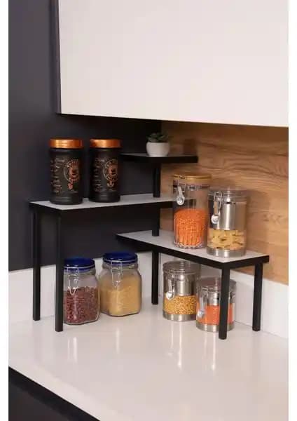 Köşe Alanını Verimli Kullanan Nem Dayanıklı Üç Katlı Rafla Mutfak ve Banyo Düzeni Sağlanır