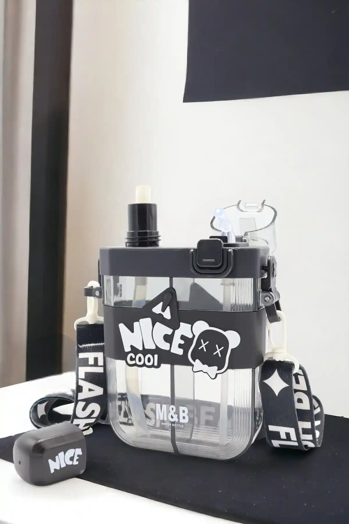 M&B Çift Bölmeli Su Şişesi: Kapak Kilitli, Pipetli Tasarım ve Çocuk Kullanımı İncelemesi