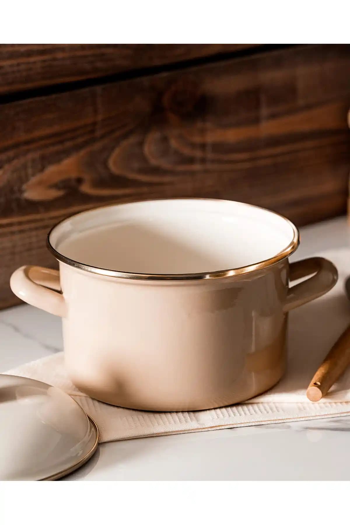 Madame Coco Bonneville 18 cm Emaye Tencere: Türkiye Menşeli, Kapaklı Bej Tasarım