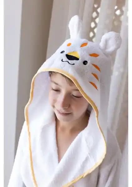 Zengin Home Kapüşonlu Çocuk Bornozu: Pamuklu Kumaş Nakışlı Tasarım ve Konfor Odaklı