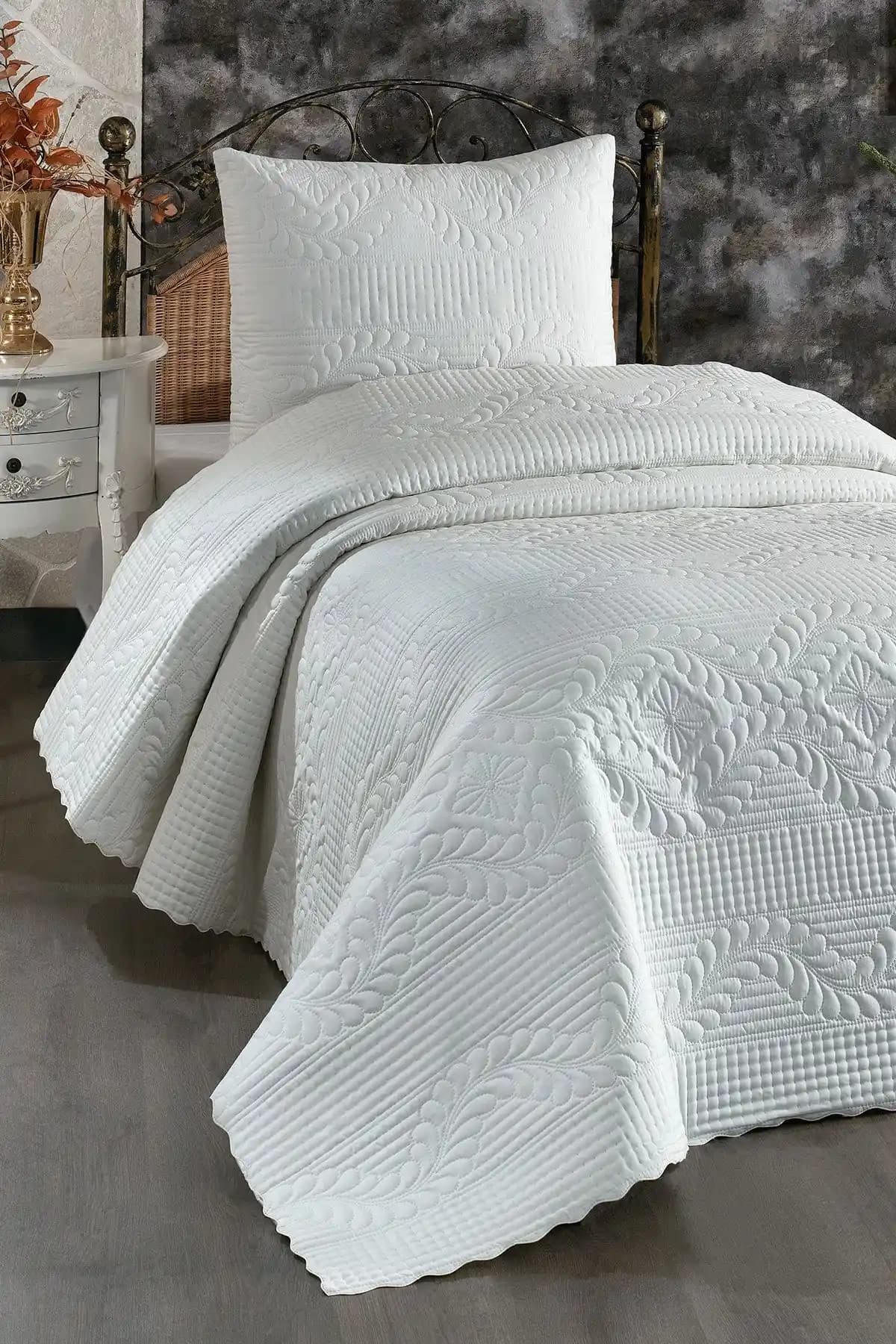 Çeyiz Diyarı Ultrasonik Kapitoneli Sena Tek Kişilik Krem Yatak Örtüsü 180x230 cm