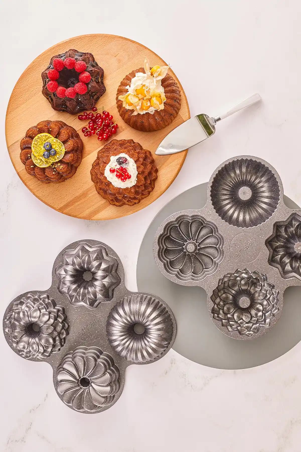 Emsan Griss Four In One 4'lü Gri Kek Kalıbı: Dayanıklı ve Çok Fonksiyonlu Set